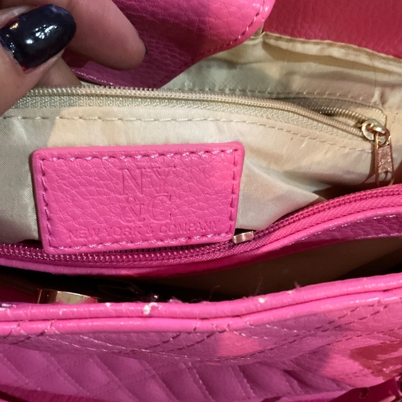 New York and Company Pink shoulder bag with chain - Picture 4 of 9